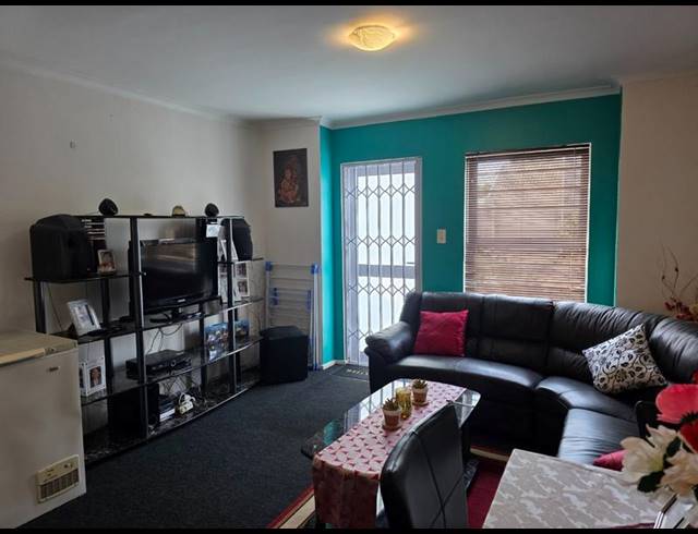 2 BEDROOM APARTMENT FOR SALE IN TOWNSEND ESTATE